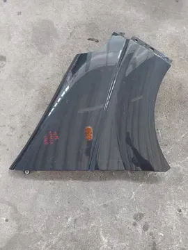 Guarda-lamas traseiro / Painel lateral (preto)